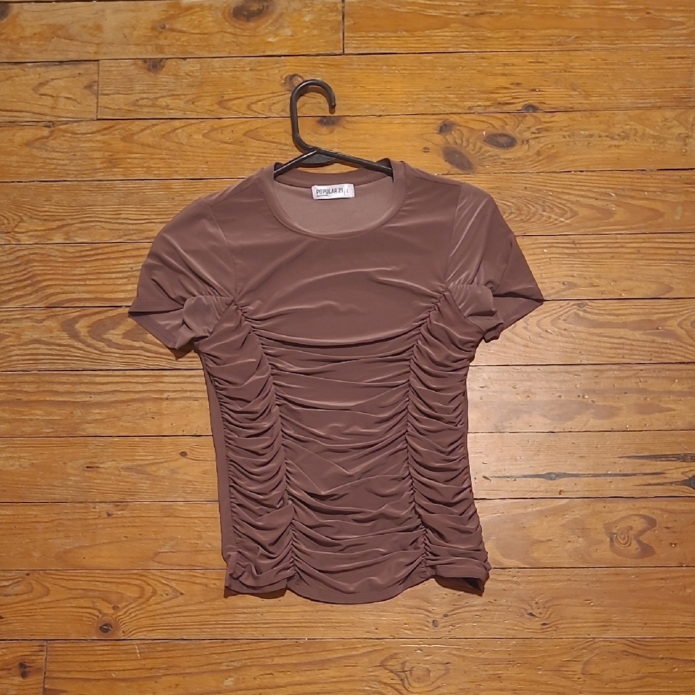 Trendy Short Sleeve Ruched Top in Brown